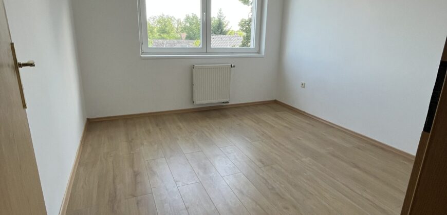 Slunný byt 2+kk po rekonstrukci v uzavřené rezidenci – Táboritská 432,Poděbrady (35 m²)
