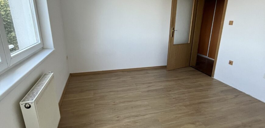 Slunný byt 2+kk po rekonstrukci v uzavřené rezidenci – Táboritská 432,Poděbrady (35 m²)