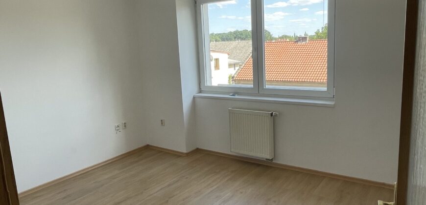 Slunný byt 2+kk po rekonstrukci v uzavřené rezidenci – Táboritská 432,Poděbrady (35 m²)