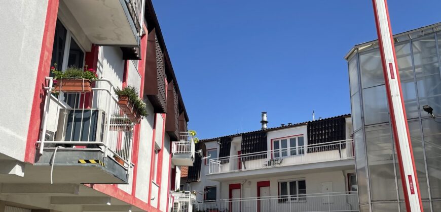Slunný byt 2+kk po rekonstrukci v uzavřené rezidenci – Táboritská 432,Poděbrady (35 m²)